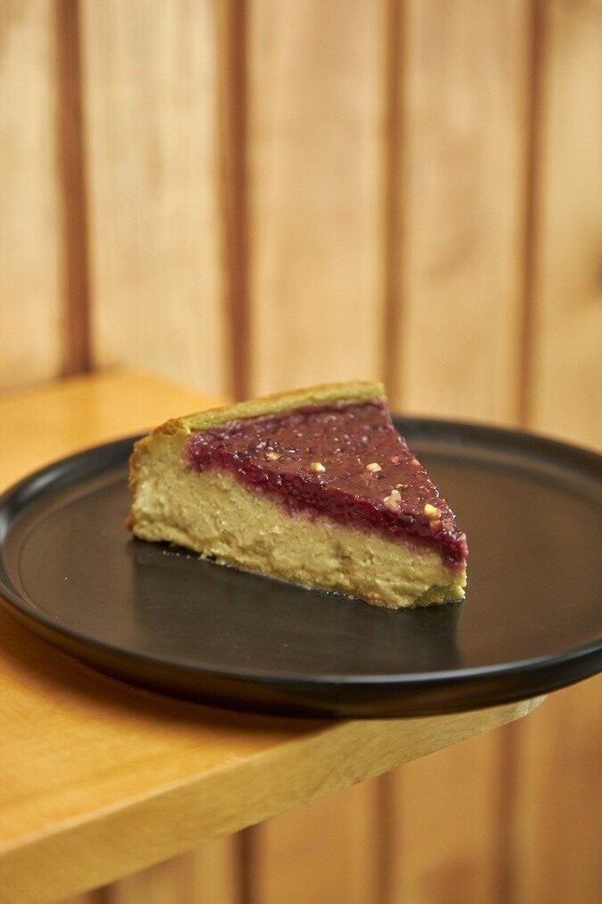 Cheesecake de pistacho con frutos rojos